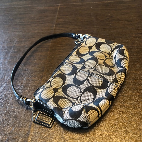 Coach wristlet - Picture 4 of 4